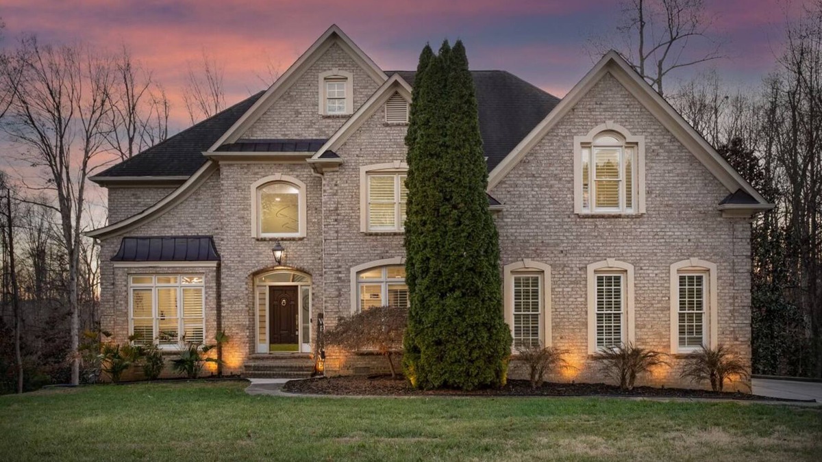 Summerfield House | Modern Getaway near PTI Airport - Theater & Games