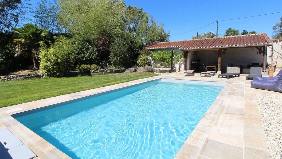 Saint-Hilaire-du-Bois Cottage | Modern Gîte with Pool, Near Wineries and Top Attractions