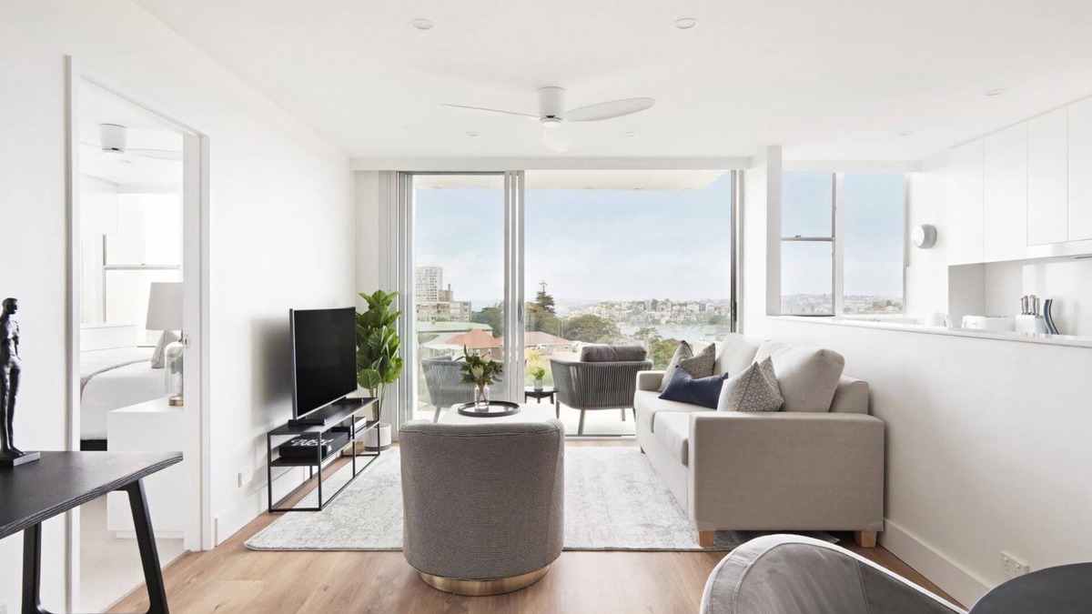 Darling Point Apartment | Modern Glamour is an apartment with breathtaking harbour bridge views