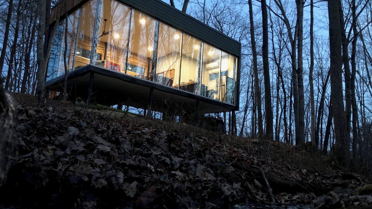 Fort Valley Cabin | Modern Glass Retreat in Fort Valley with WiFi, AC, EV charger