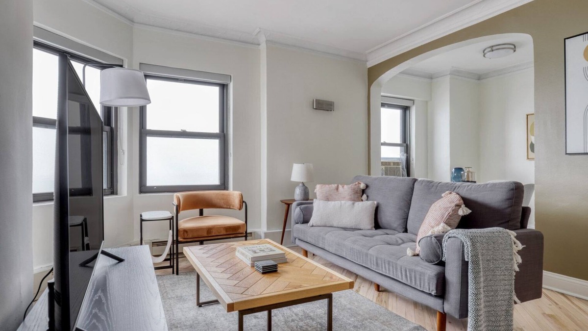 Gold Coast Apartment | Modern Gold Coast 1BR w/Doorman & Gym, 2 blocks to L, by Blueground