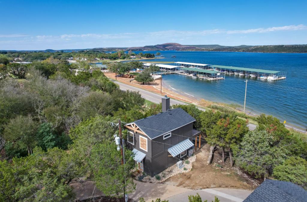 Graford House | Modern Graford Cabin Walk to Possum Kingdom Lake!