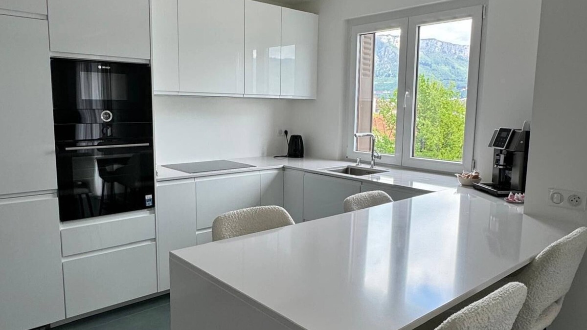 Cran-Gevrier Apartment | Modern Green & White - Apartment T3 60m2 Annecy - Parking Privé - Wifi - Netflix