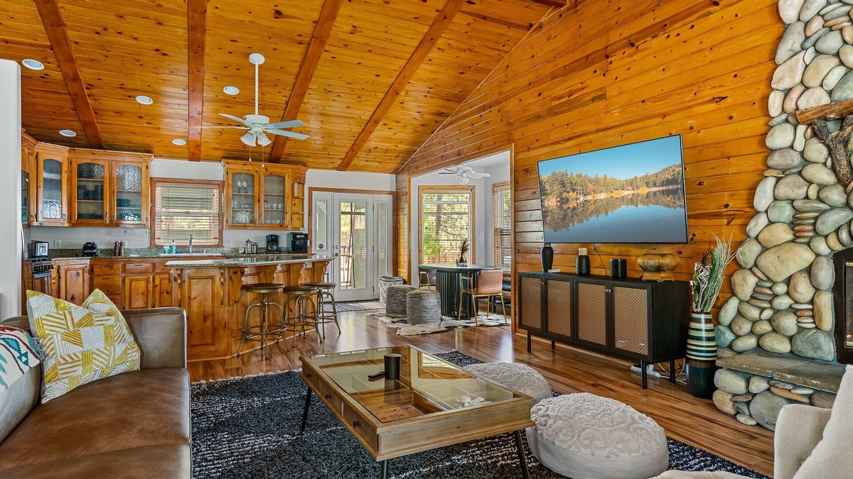 Big Bear City House | Modern Group Getaway SPA/Fire/Games