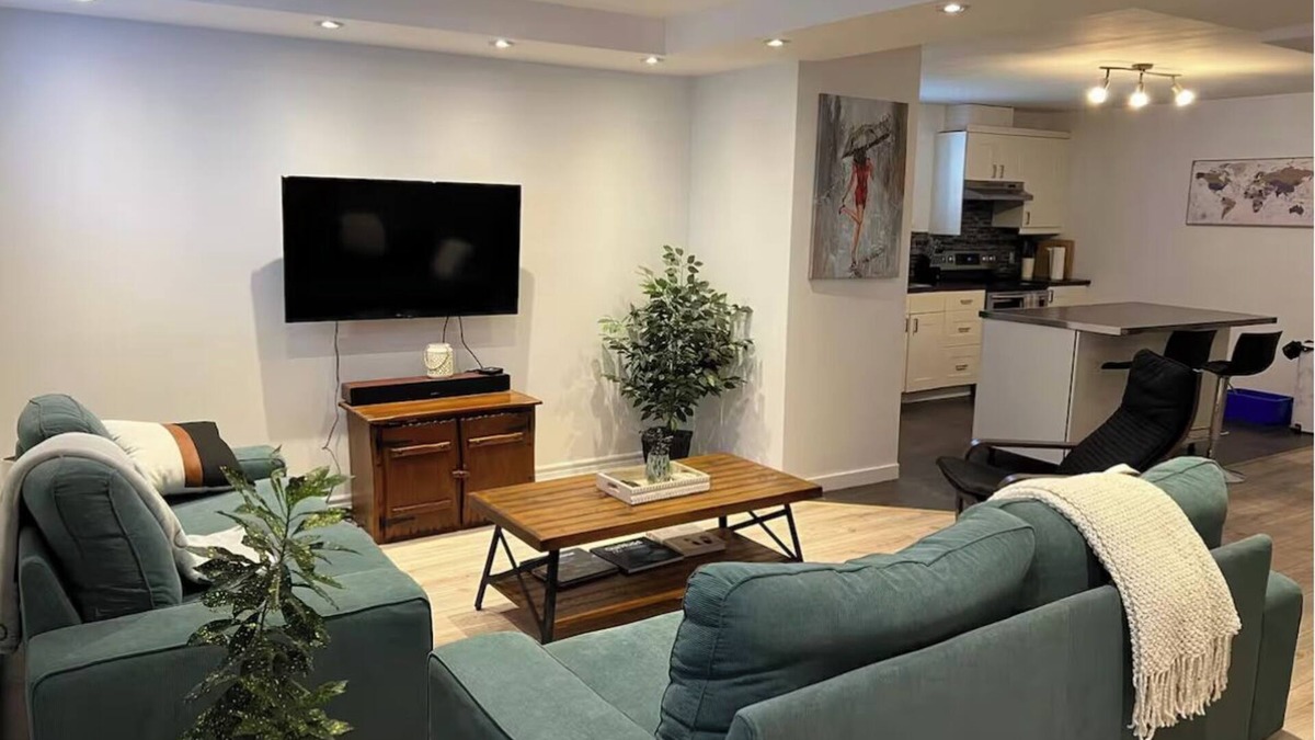 Repentigny Apartment | Modern Guest House Apartment - 25 min to downtown Montreal