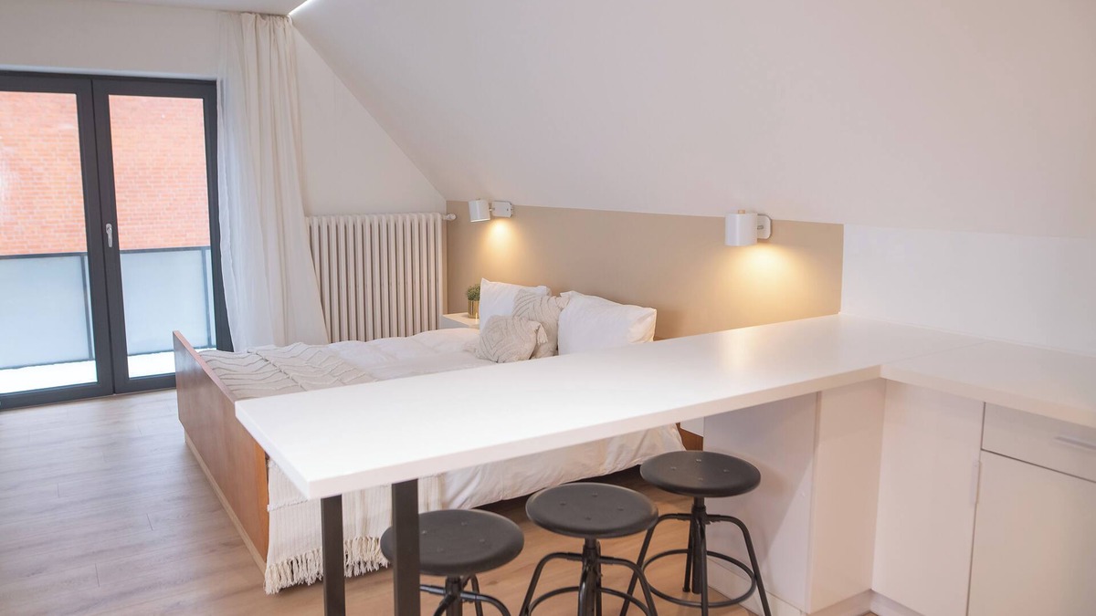 Schnelsen Apartment | Modern Hamburg apartment. The large bright room + private bathroom
