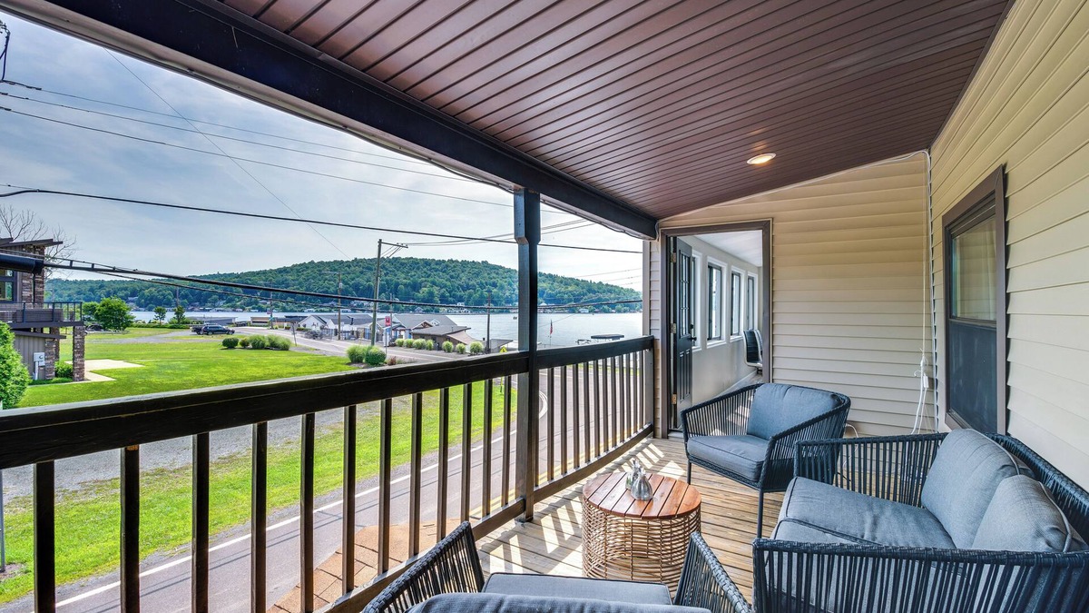 Harveys Lake Apartment | Modern Harveys Lake Apartment w/Beach Access!