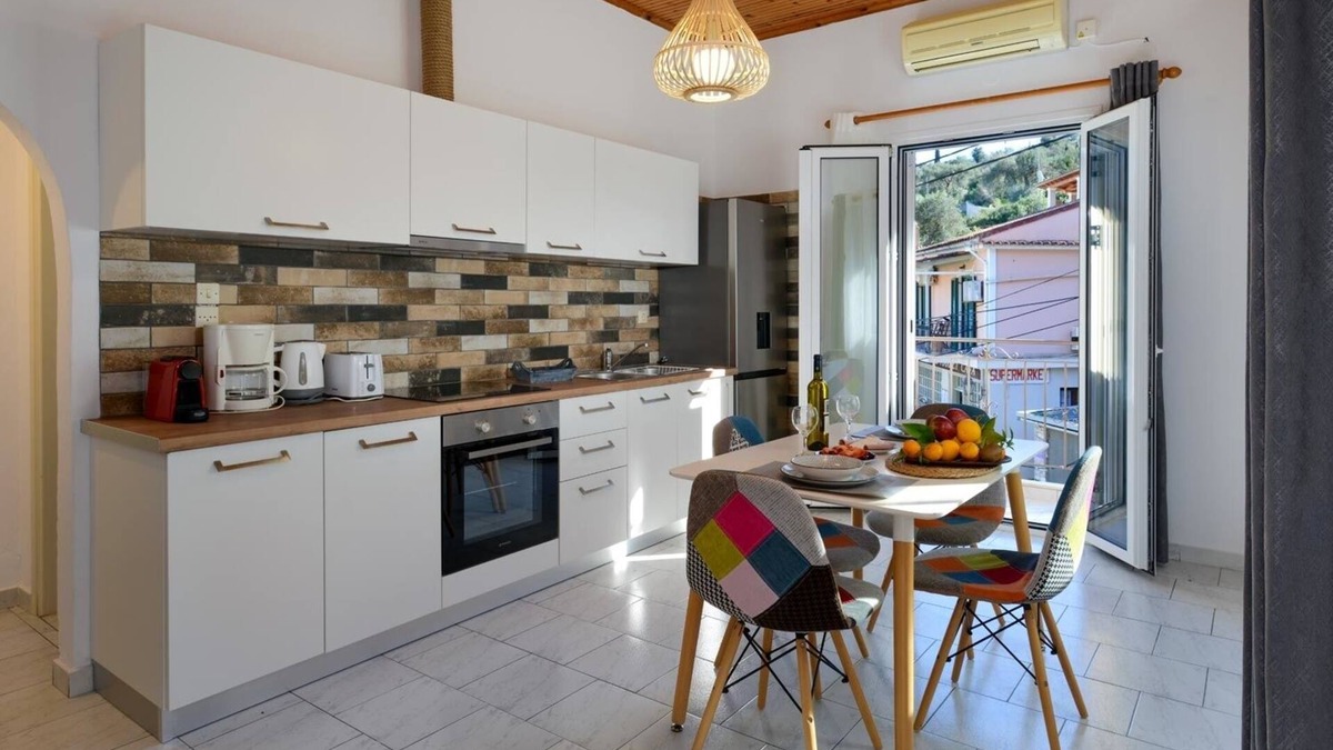 Koutsi Apartment | Modern Haven in Historic Loggos