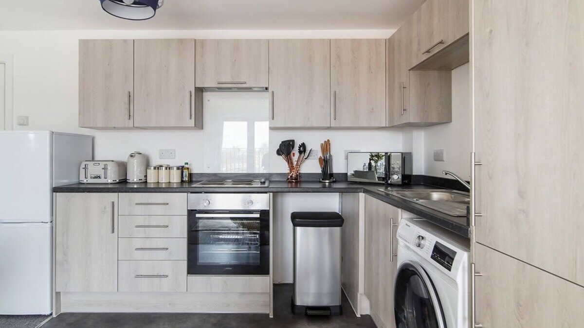 George Green Apartment | Modern Heathrow 1 Bed Serviced Apartment