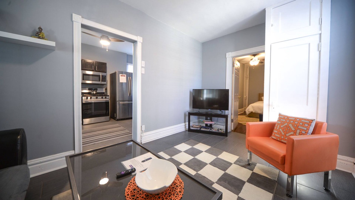Southwest Garden Apartment | Modern Hidden Gem on the Hill. ★ Cute backyard ★