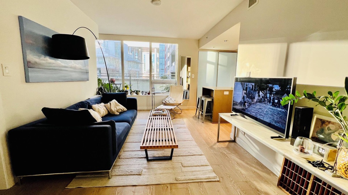 Southeast False Creek Apartment | Modern Hip Apartment in Olympic Village