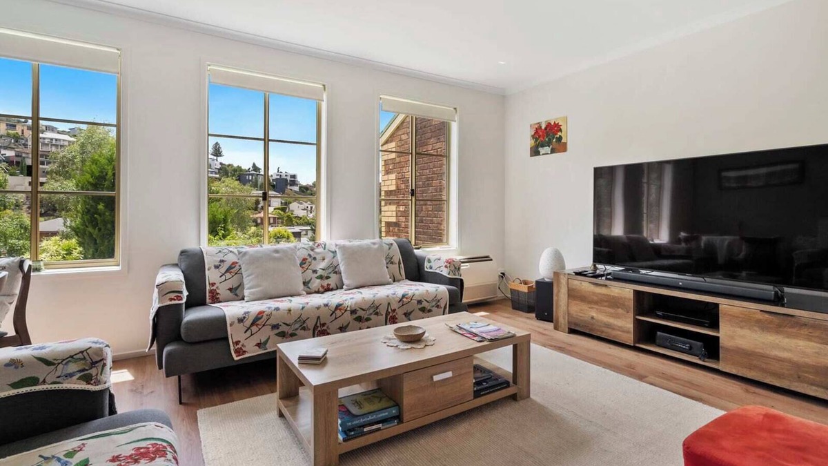 West Hobart House | Modern Hobart Townhouse with Parking 2 Bed 2 Bath.
