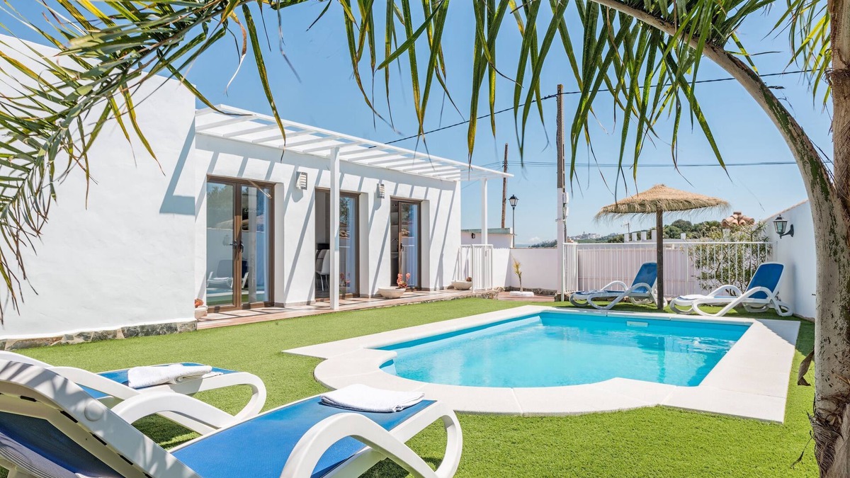 San Ambrosio House | Modern holiday home with pool - Casa Capricho