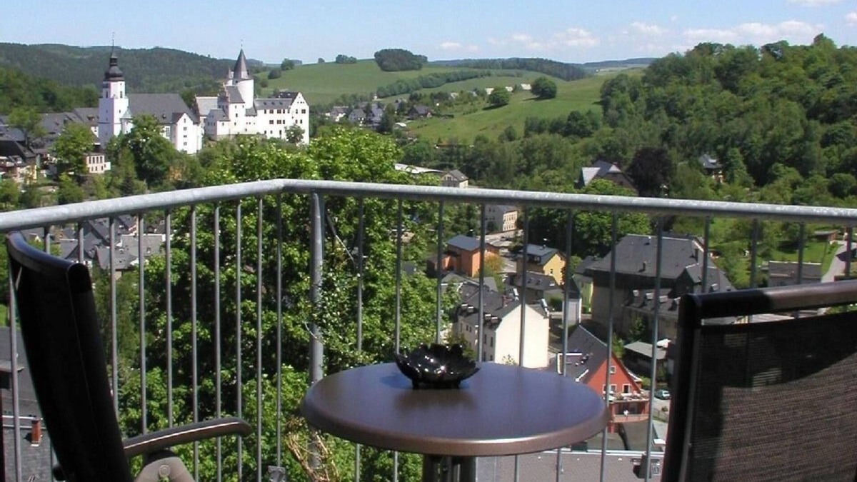 Schwarzenberg/Erzgeb. Apartment | modern holiday apartment with dreamlike view of the historical old town