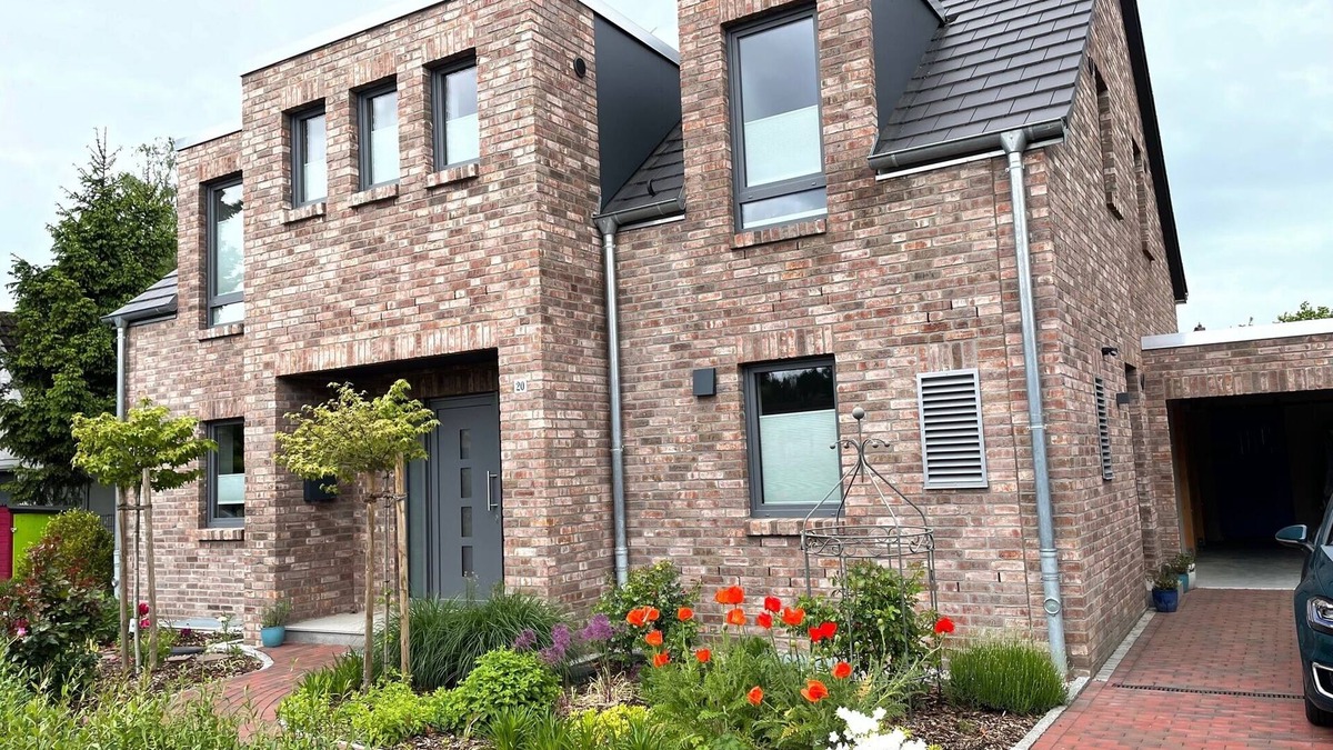 Ahrensburg Apartment | Modern holiday apartment with a large terrace and garden near Hamburg