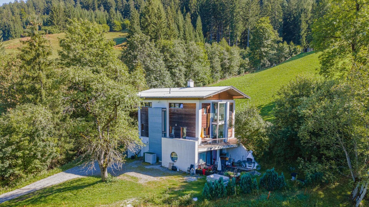 Brixen im Thale House | Modern holiday home near ski bus in Brixen im Thale