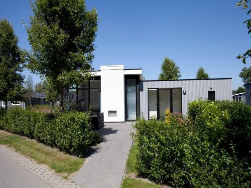 Velsen-Zuid House | Modern holiday home in Velsen-Zuid