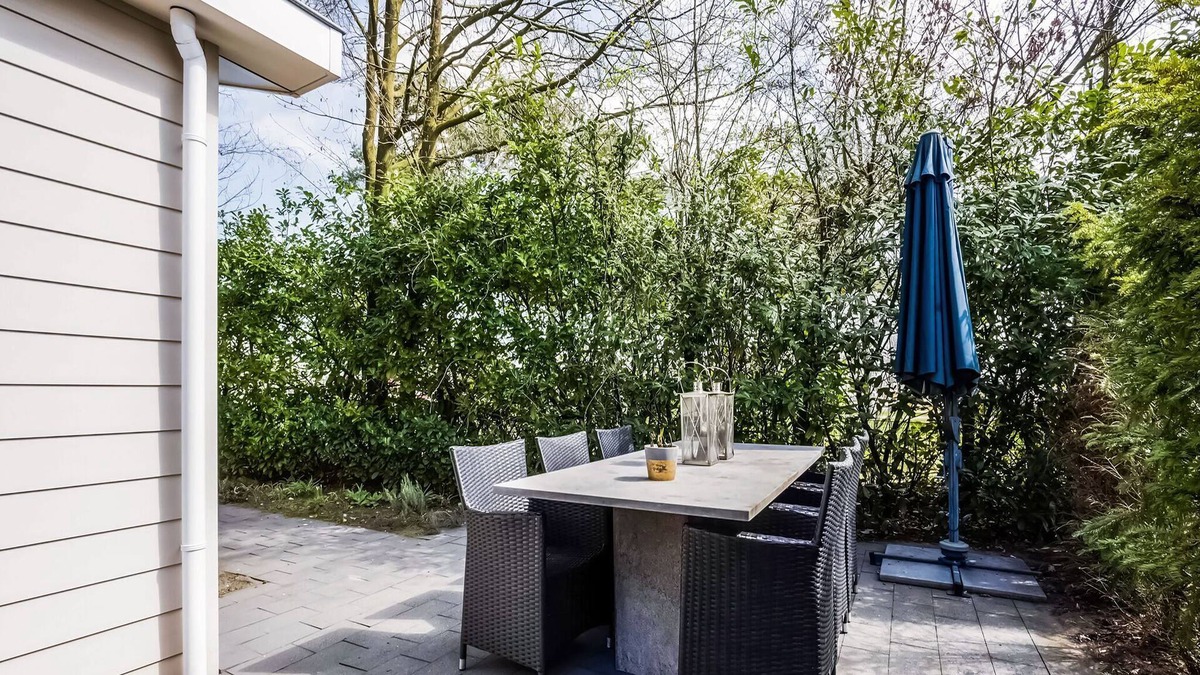 Reutum House | Modern Holiday Home in Reutum with Terrace