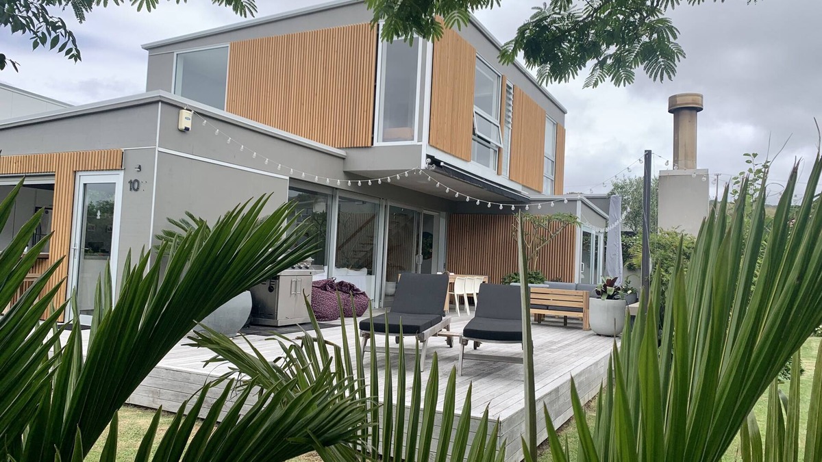 Whangapoua House | Modern Holiday Home & Stunning Outdoor Living