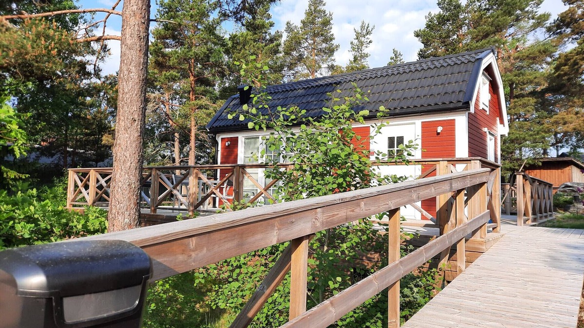 Grodinge House | Modern holiday home with internet near the sea and on the doorstep of Stockholm