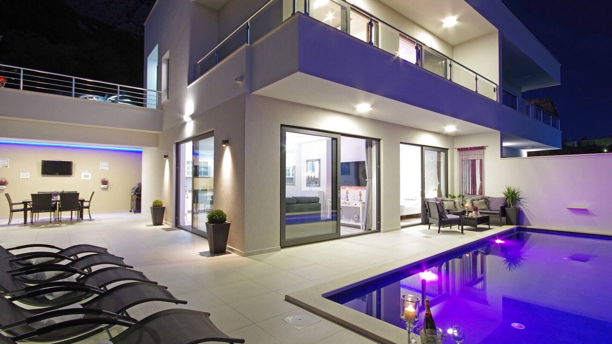 Makarska House | Modern holiday house Anja with heated pool and sea view, 3 bedrooms 6+2 pers.