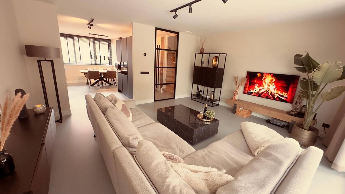 Bergen op Zoom House | Modern Holiday Home La Playa: near the beach, with 40 degree Jacuzzi!