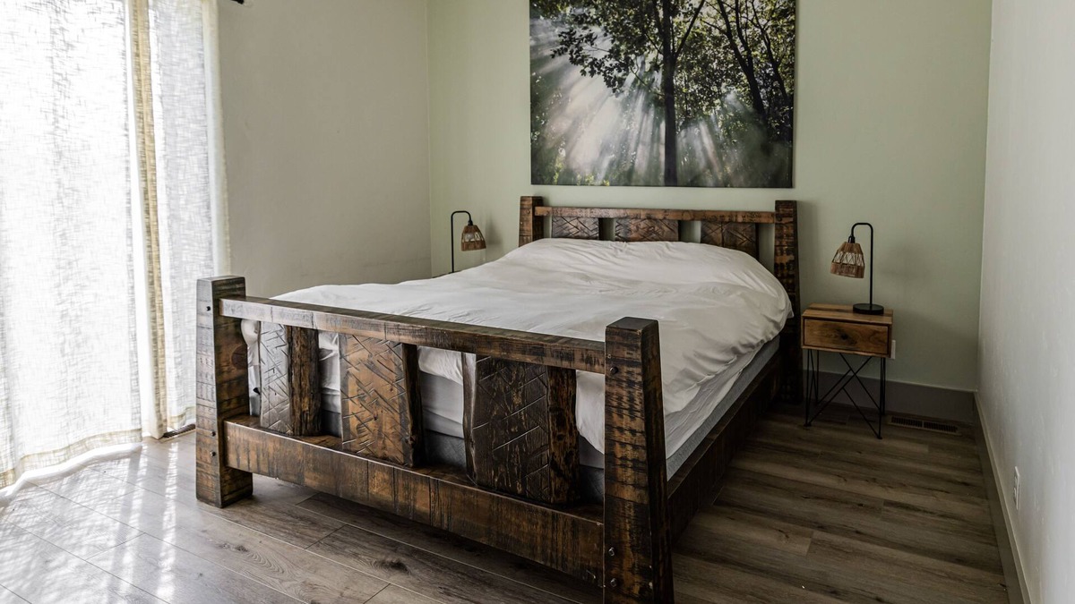 Meridian House | Modern Holistic Home - Near the Village & Shopping!