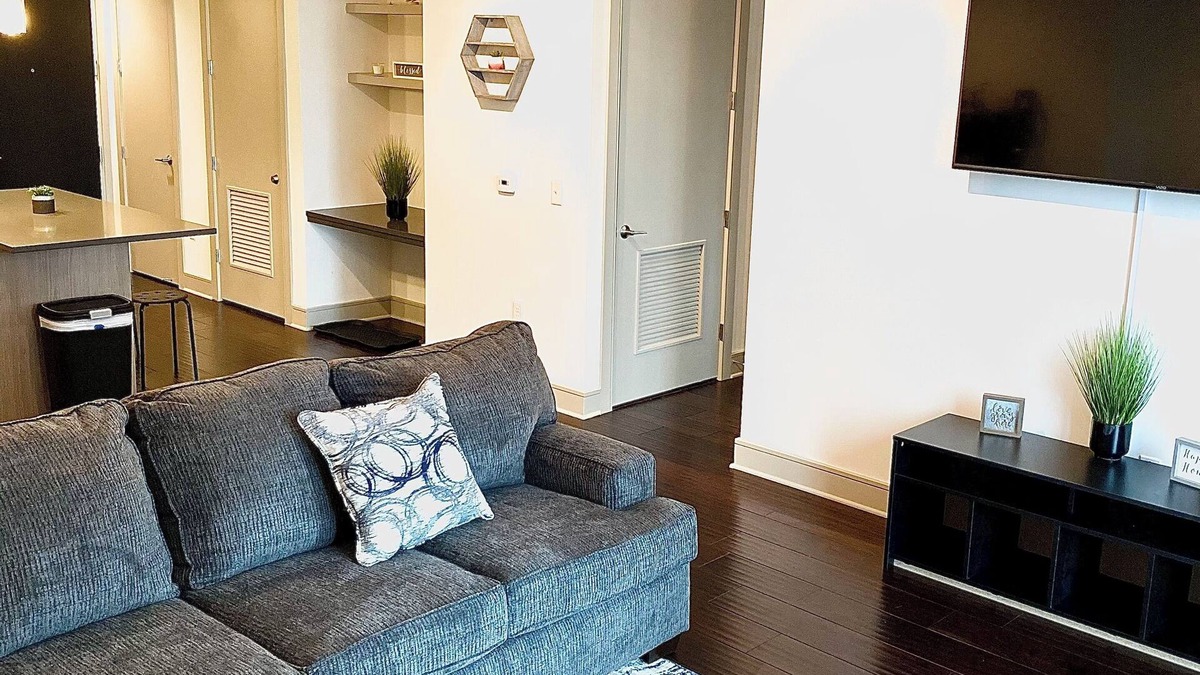 Glendale Apartment | Modern Hollywood Hideaway - Steps from Walk of Fame!