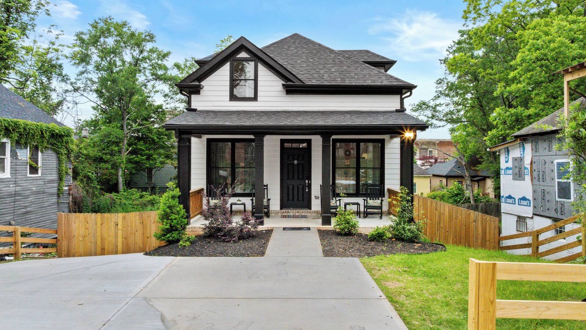 Adair Park House | Modern Home Downtown - Cozy Porch and Hot Tub