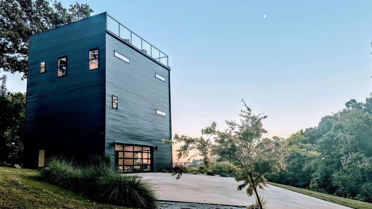 Florence House | Modern Home | Fire Pit | River View