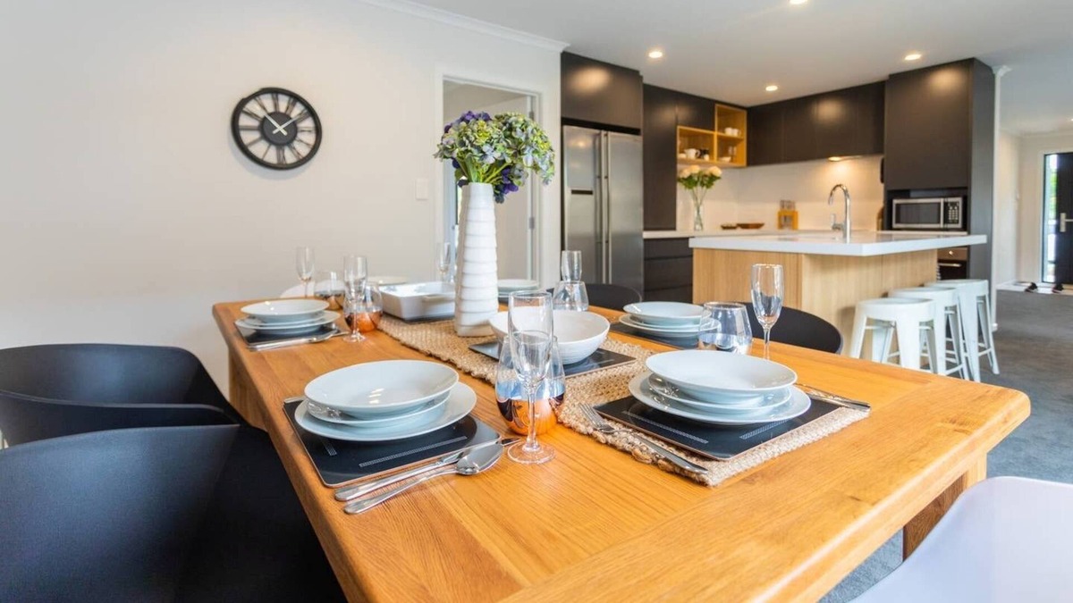 Huapai House | Modern Home for weddings/holiday in Kumeu Wine Country.