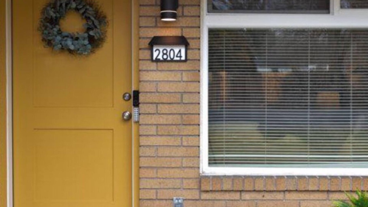Brownstown Condo | Modern home in central Yakima