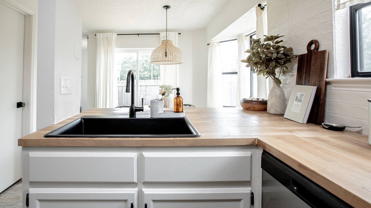 Los Indios House | Modern home in quiet neighborhood - 19 minutes to downtown.