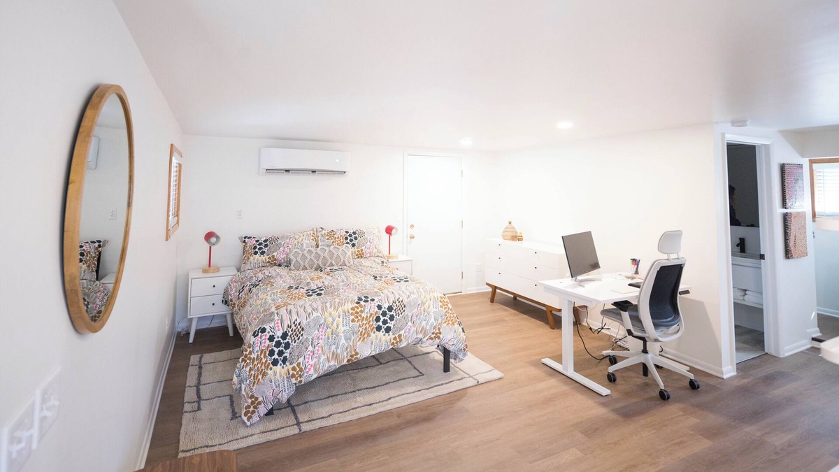 Bryant Pattengill East Apartment | Modern home in the oaks