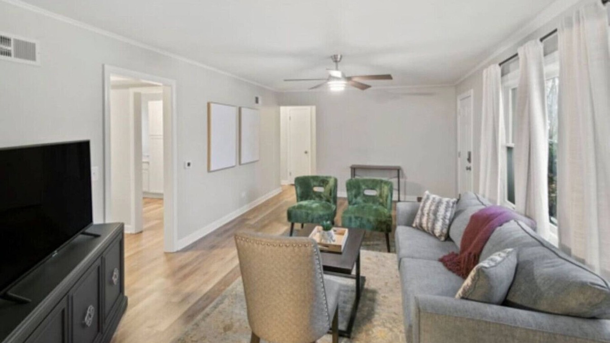 Russell House | Modern Home near DT Libertyville and Naval Base
