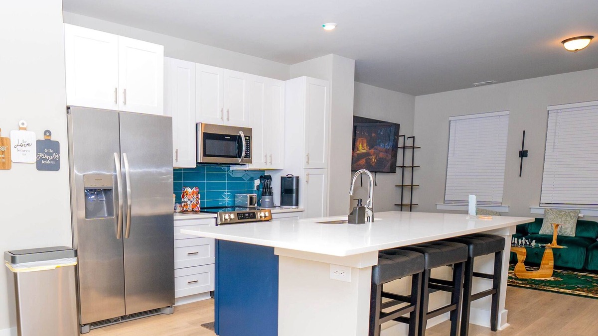 Sheffield Park Hotel | Modern Home near Plaza Midwood