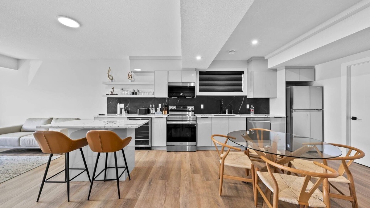 Leduc County House | Modern home-style space close to airport.