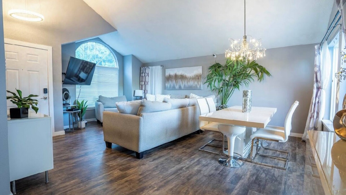 Sherwood - Tualatin North House | Modern home w/Hot Tub! In small town Sherwood with AC, WiFi, & near wine country