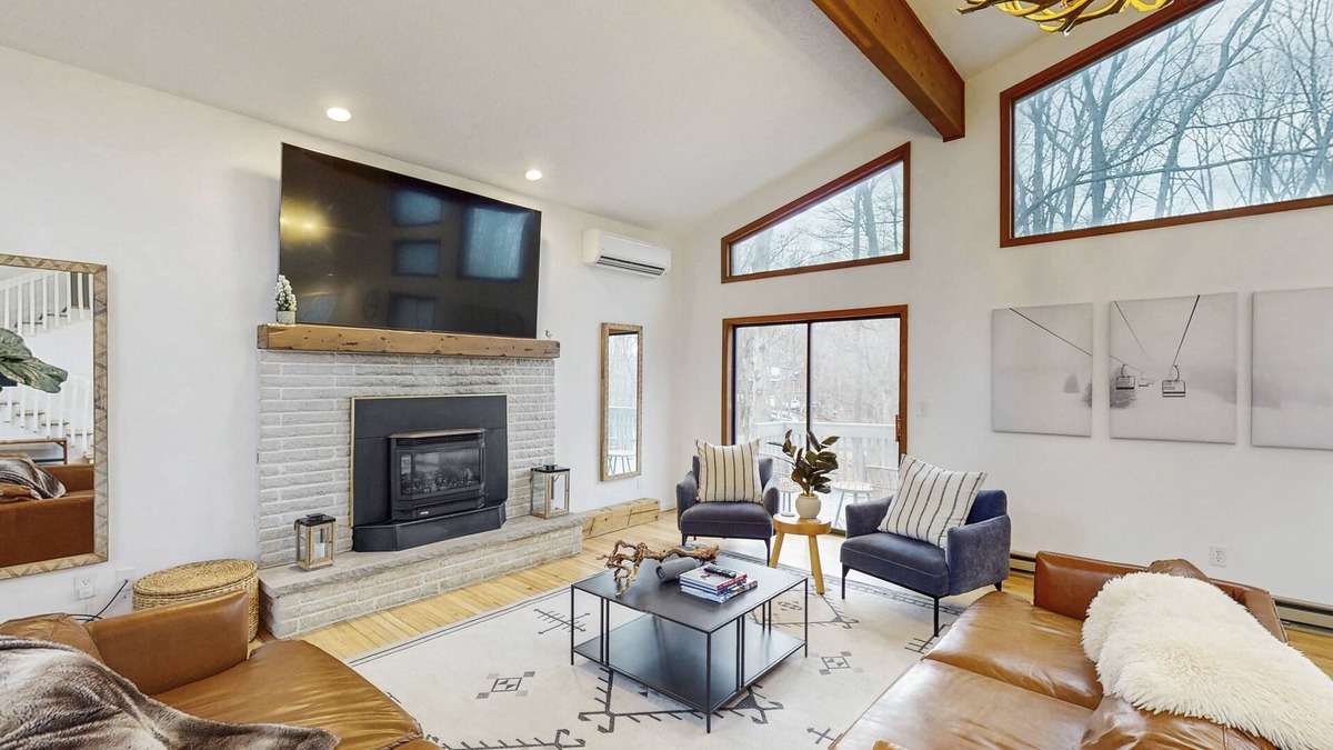 East Stroudsburg House | Modern home w/private hot tub, community pool, deck, game room + near lakes