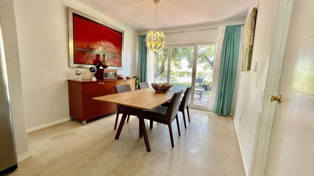 Oakland Park House | Modern Home with 2 Bedroom 2 Bath.