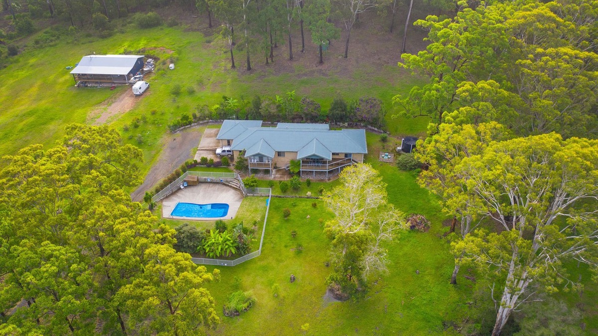 Crescent Head House | MODERN HOME WITH POOL IN RURAL SETTING - PET FRIENDLY
