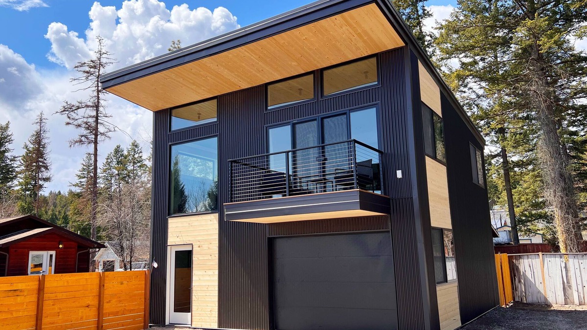 Lakeside House | Modern Home With Game Room & Lake Views!