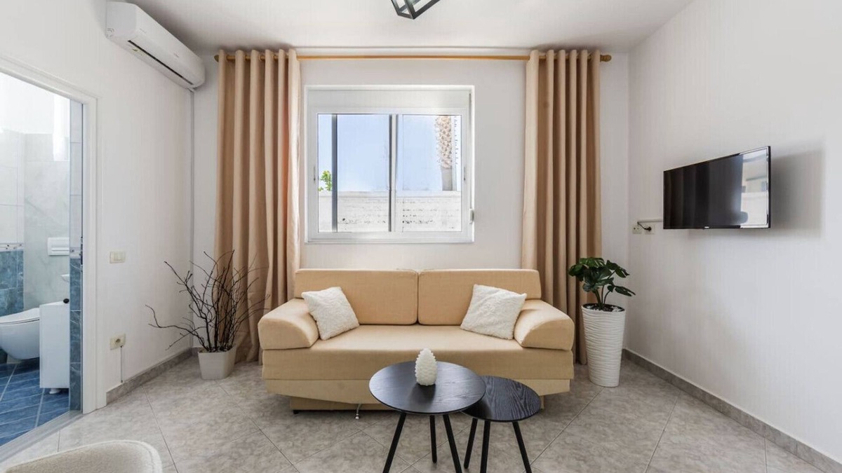 Rade Apartment | Modern Home with Wifi and Beach Access | Golem