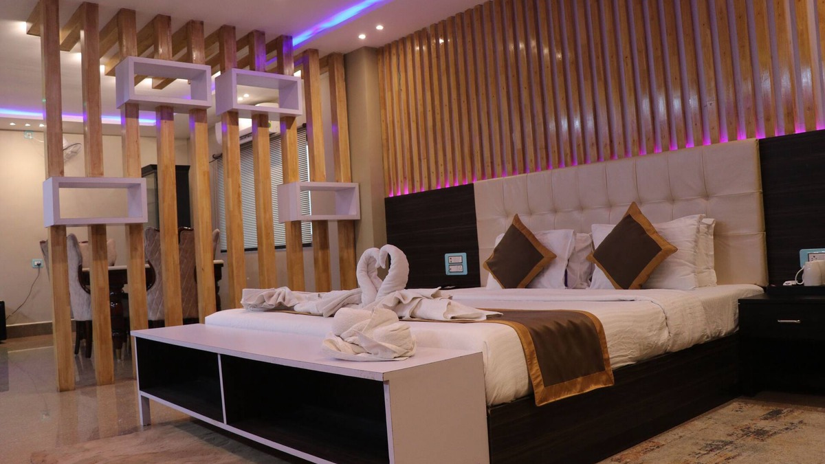 Nilagiri Hotel | MODERN HOTEL AND RESTAURANT