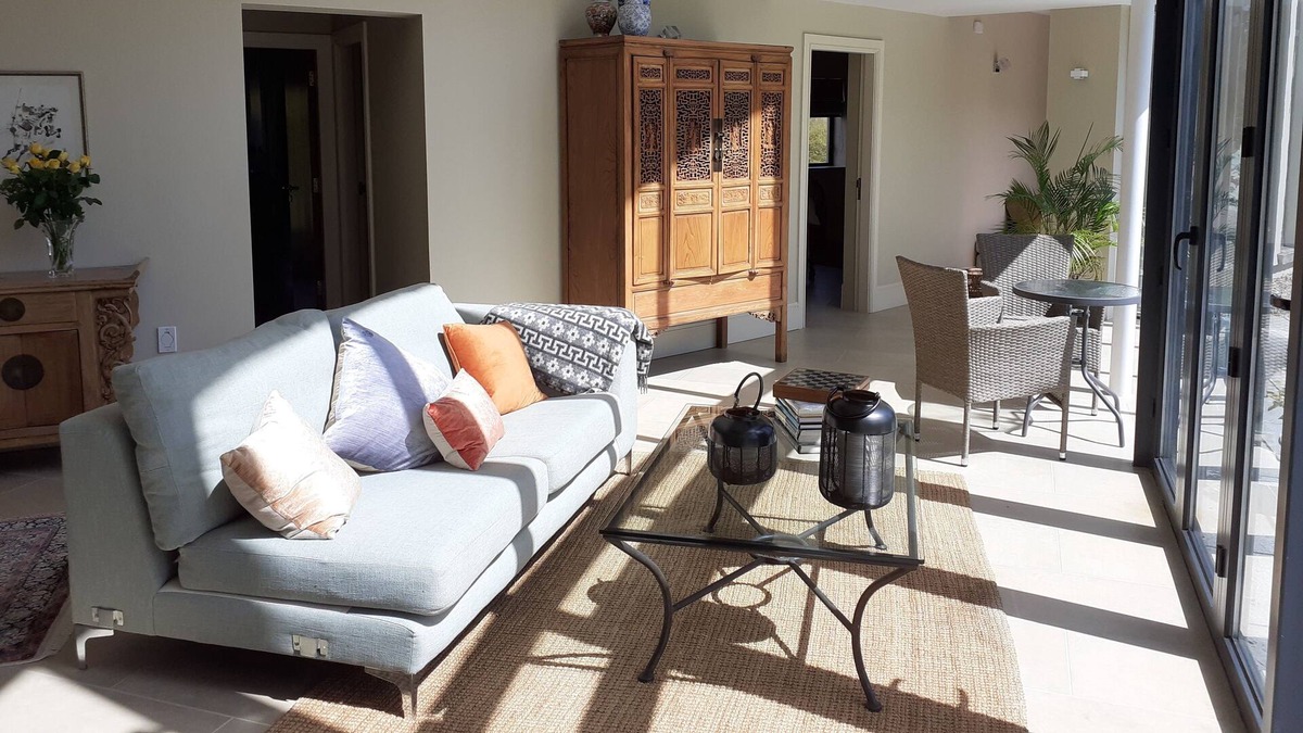 Woodstown House | Modern house 3 minutes walk to a sandy beach