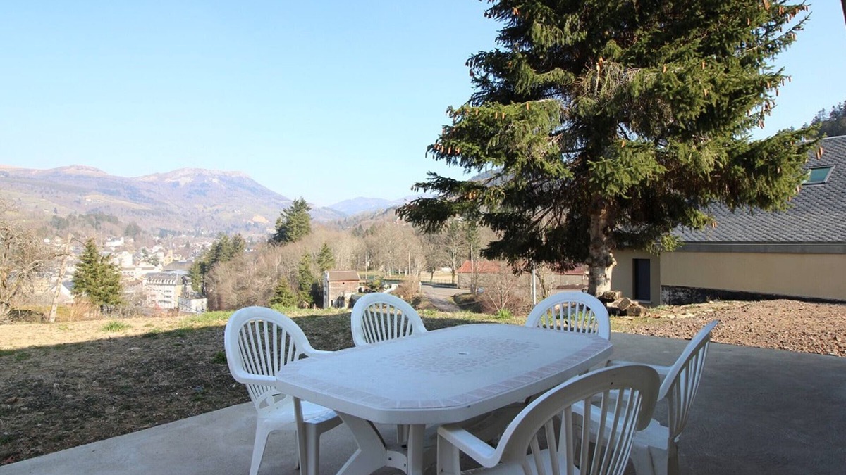 La Bourboule House | Modern House 70m² | 8 pers | 3 bedrooms | Terrace | Parking | La Bourboule