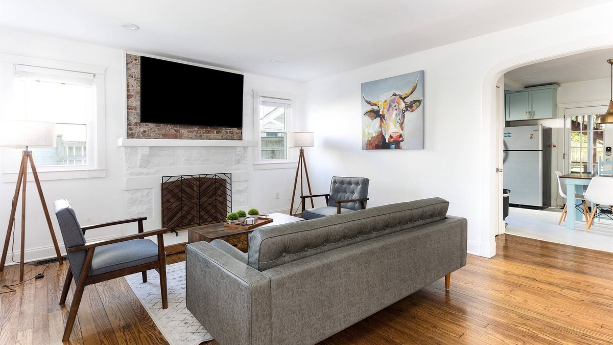 Eastwood House | Modern house—A perfect home away from home