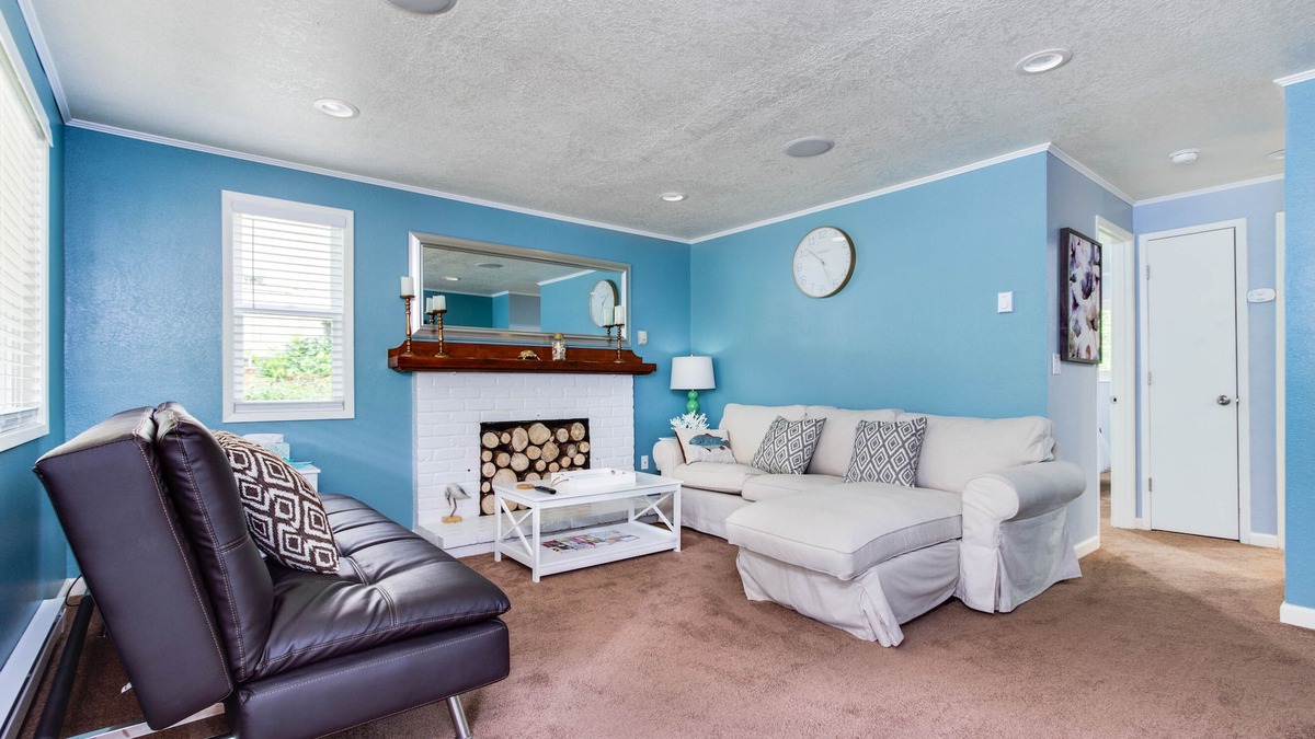 Gleneden Beach House | Modern house - blocks from the beach, near golfing and restaurants