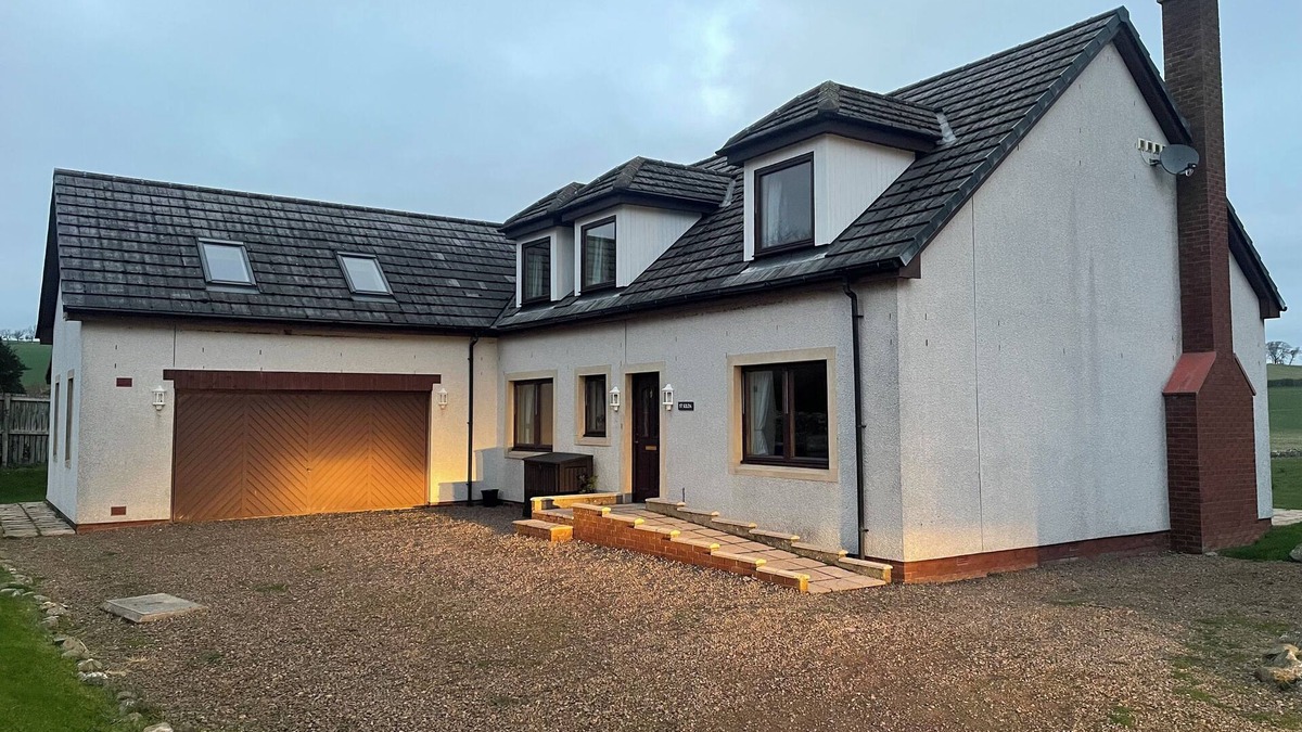 Eyemouth House | Modern House, countryside views walking distance to the pub, near to beaches.