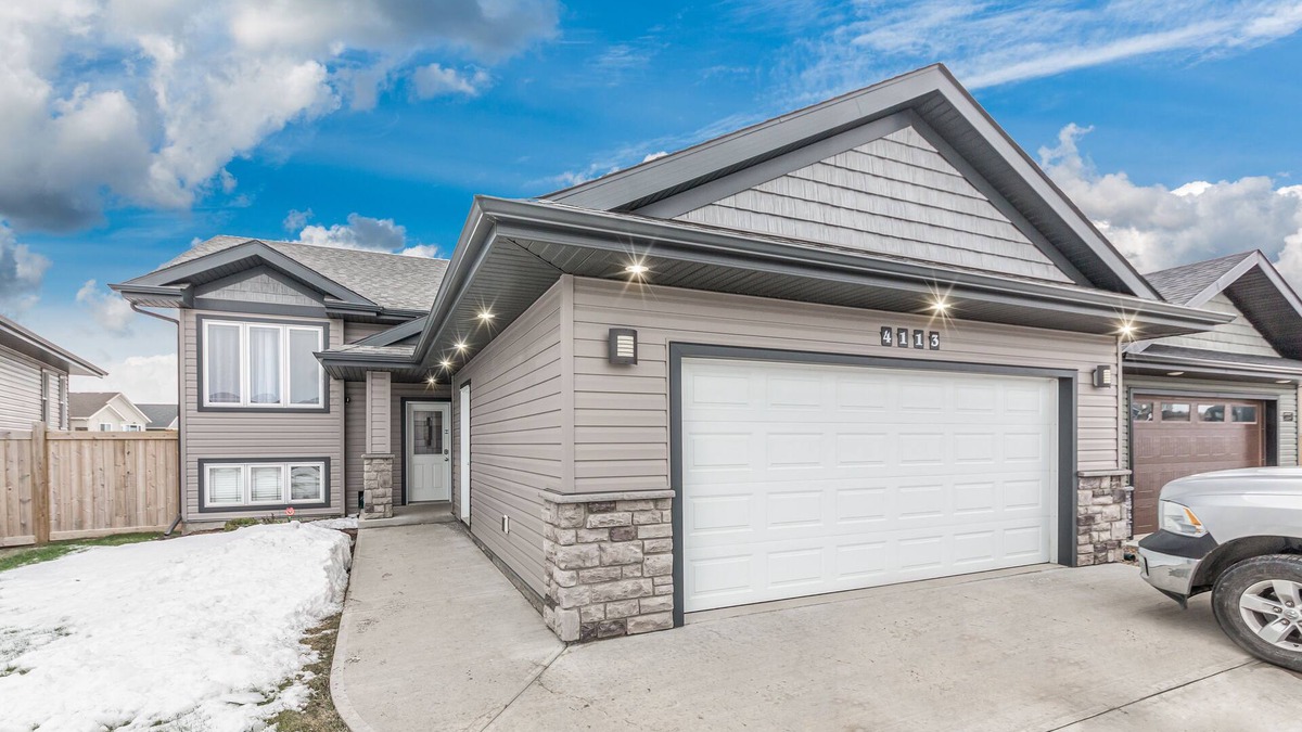 Lloydminster House | Modern House {Fenced Back Yard} BBQ Garage {Clean}